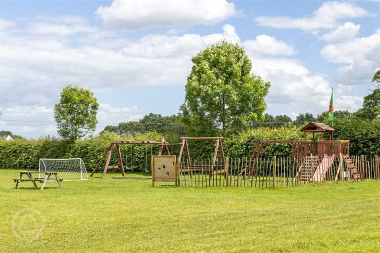 Camping-pitches-Market-Rasen-Lincolnshire-Lanes-with-Outdoor-Play Area