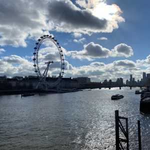 Family-Things-To-Do-in-London-view-over-the-Thames.